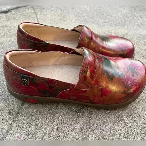 Alegria Keli
Southwestern
Romance Slip On Shoes - Picture 6 of 7